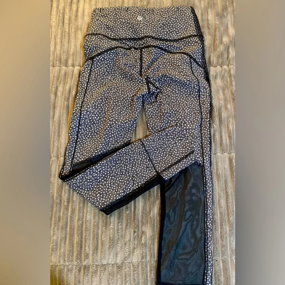 Lululemon Hit It Tight Athletic Women’s Black White Mesh Detail Sexy Pattern 2